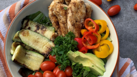 featured image grilled chicken veggie salad 3